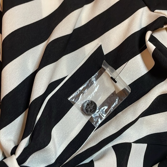 VINCE CAMUTO Striped Tie Front Dress Black White Stripe Shirt‎ 3/4 size Medium - Picture 7 of 7